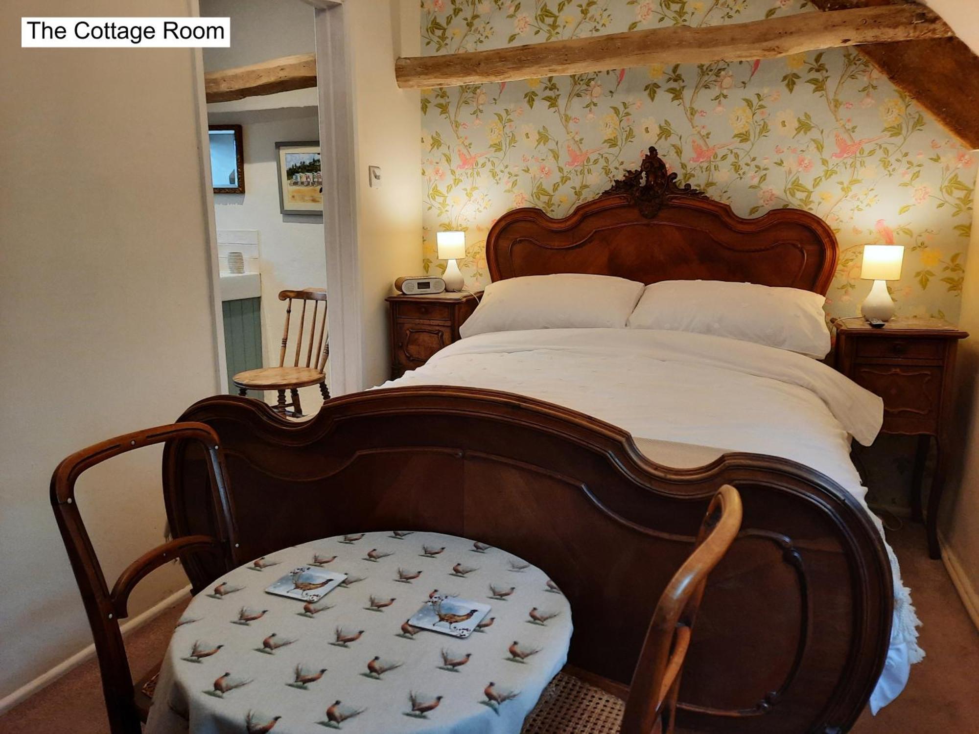 Luckington Cotswold Cottage Bed & Breakfast מראה חיצוני תמונה