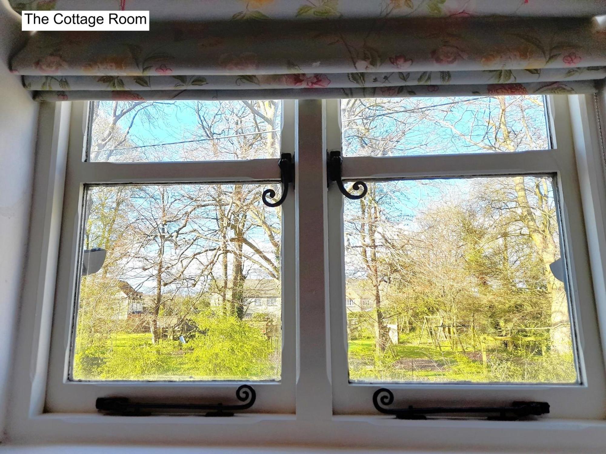Luckington Cotswold Cottage Bed & Breakfast מראה חיצוני תמונה