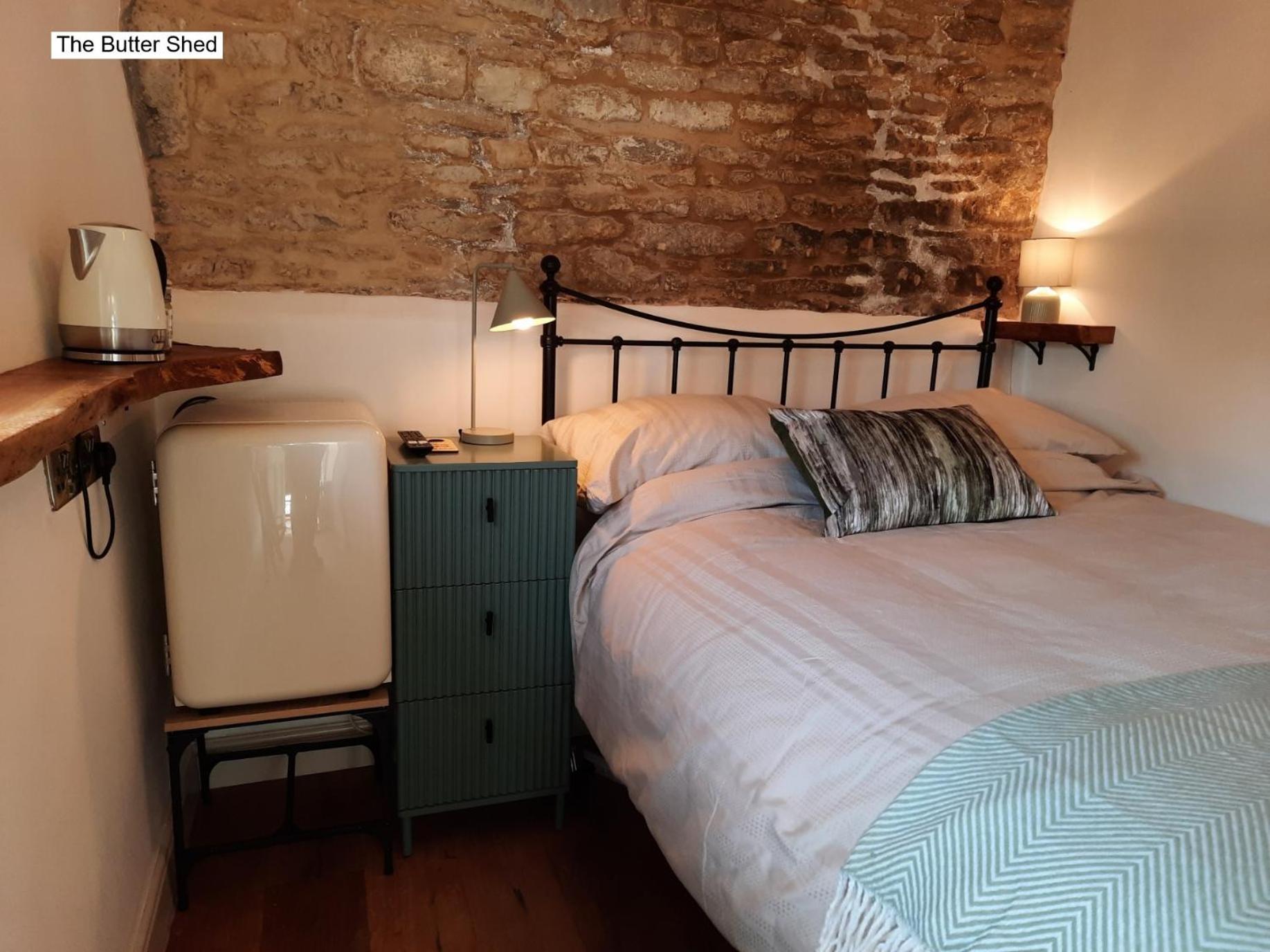 Luckington Cotswold Cottage Bed & Breakfast מראה חיצוני תמונה